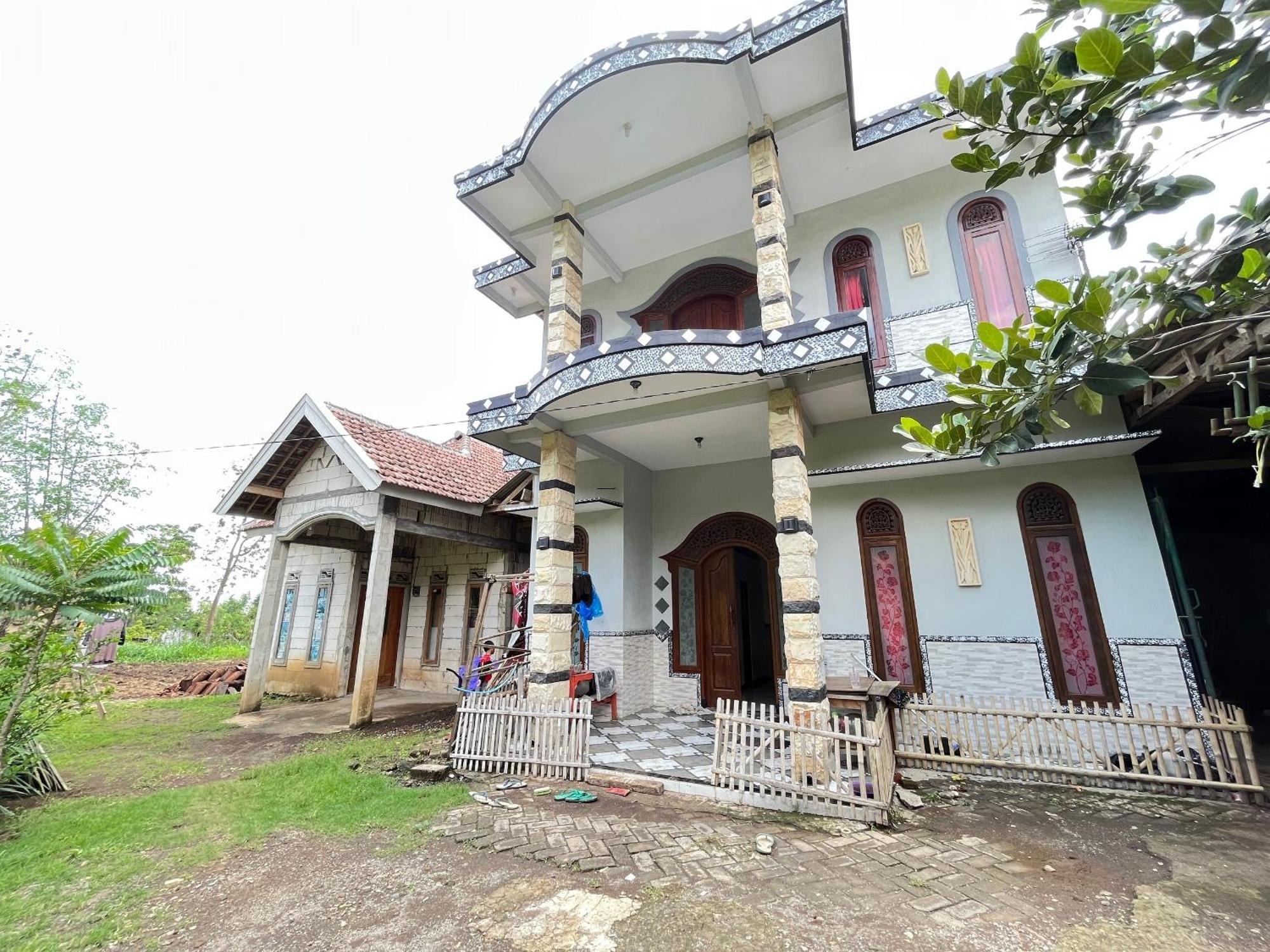 Spot On 93423 Kost Berkah Near Kebun Teh Wonosari Hotell Lawang Exteriör bild